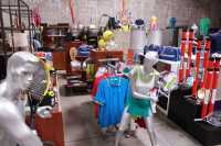 01 tennis pro shop